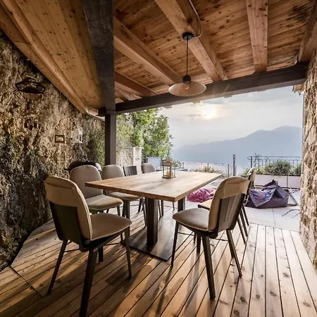 Rugiada Villa *